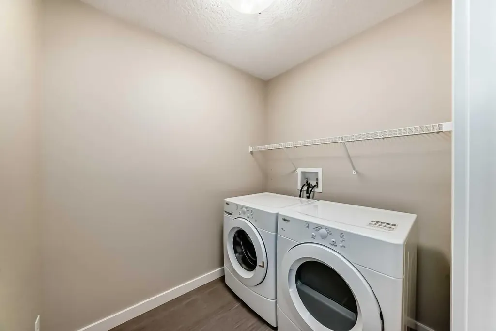 210 Stonemere Green Chestermere AB T1X 0S2