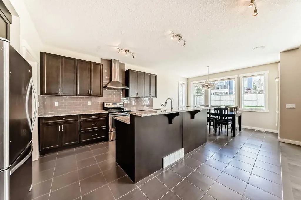 210 Stonemere Green Chestermere AB T1X 0S2