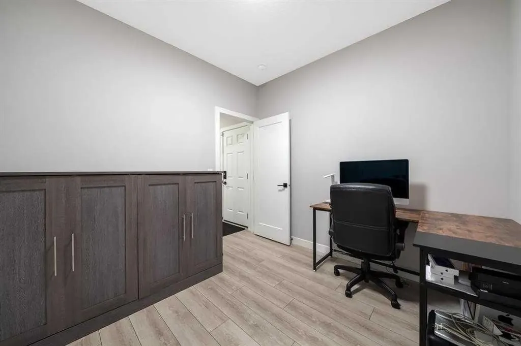 132 Carringsby Avenue NW Calgary AB t3p1s1