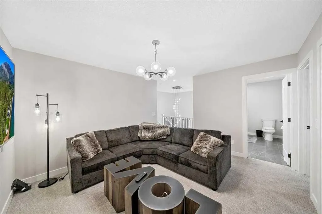 132 Carringsby Avenue NW Calgary AB t3p1s1