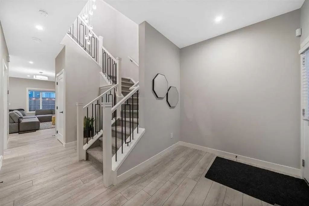 132 Carringsby Avenue NW Calgary AB t3p1s1