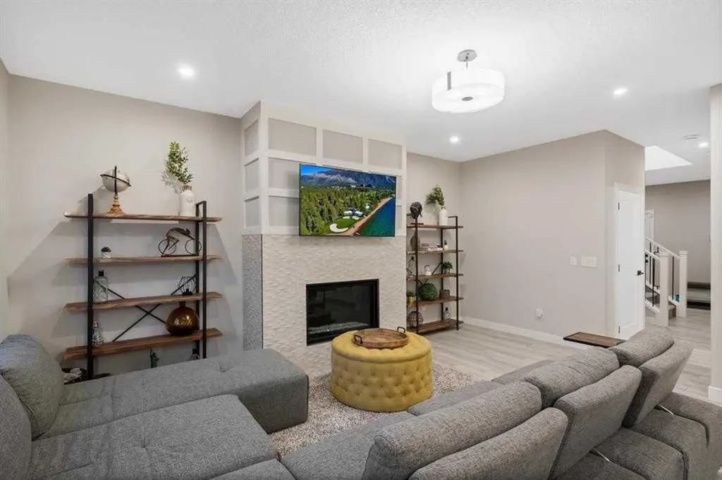 132 Carringsby Avenue NW Calgary AB t3p1s1