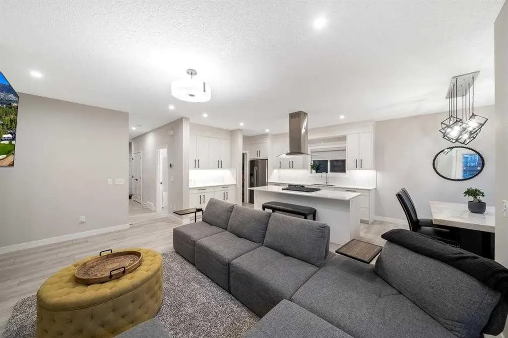 132 Carringsby Avenue NW Calgary AB t3p1s1