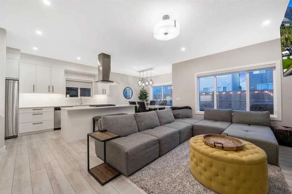 132 Carringsby Avenue NW Calgary AB t3p1s1
