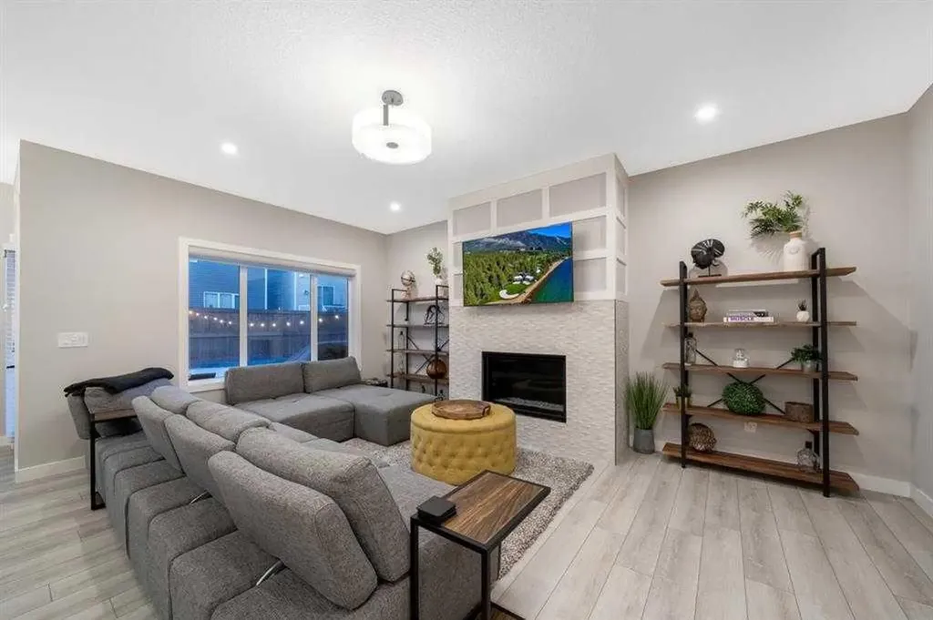 132 Carringsby Avenue NW Calgary AB t3p1s1