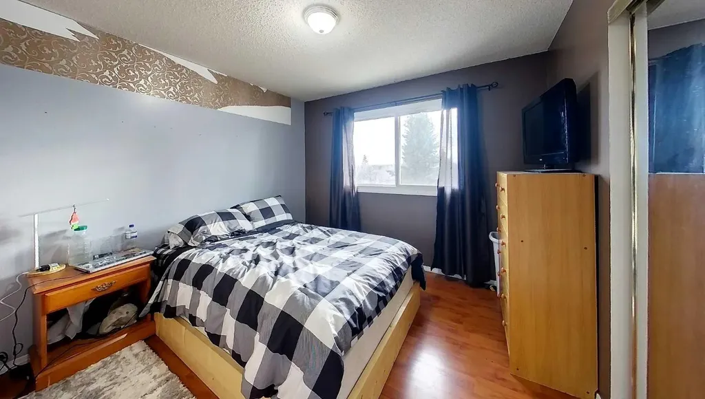 1206 50 Street Edson AB T7E 1G2