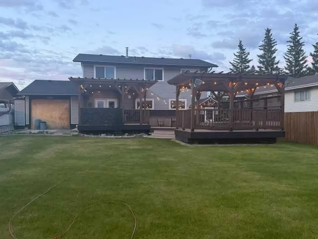 1206 50 Street Edson AB T7E 1G2