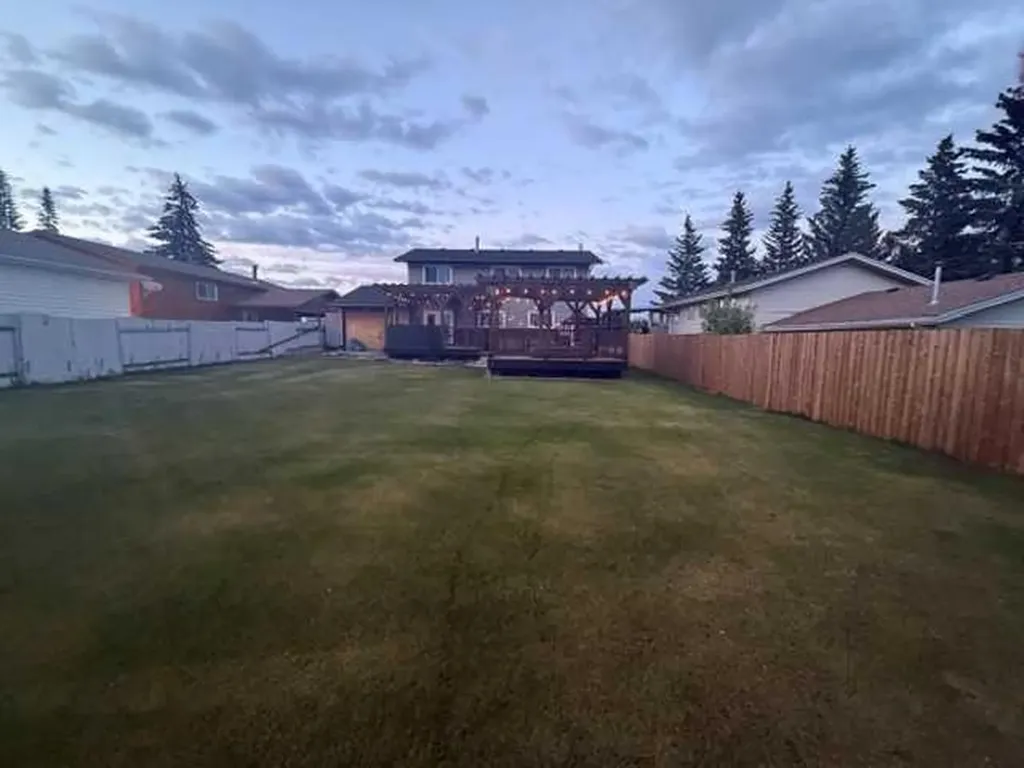 1206 50 Street Edson AB T7E 1G2