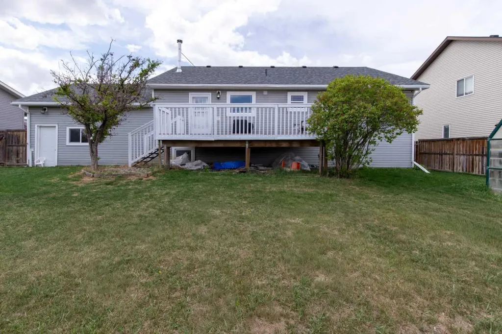 241 N 250 E Raymond AB T0K 2S0