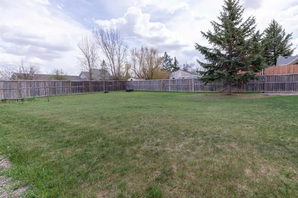 241 N 250 E Raymond AB T0K 2S0
