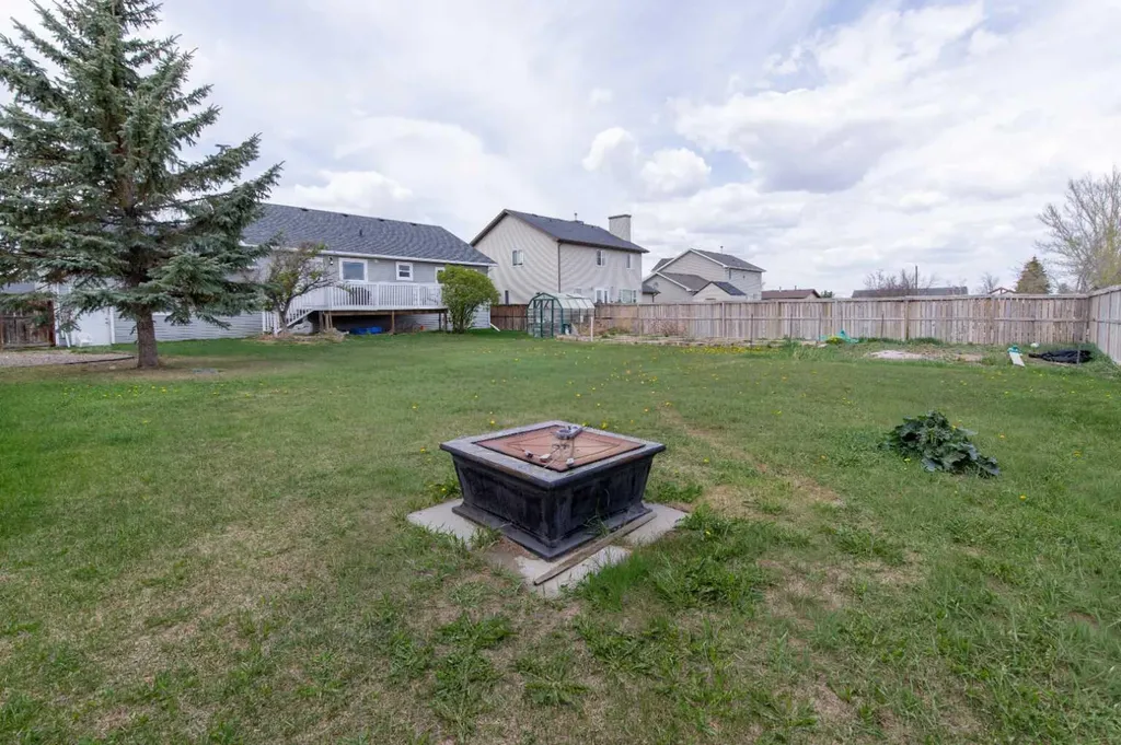 241 N 250 E Raymond AB T0K 2S0
