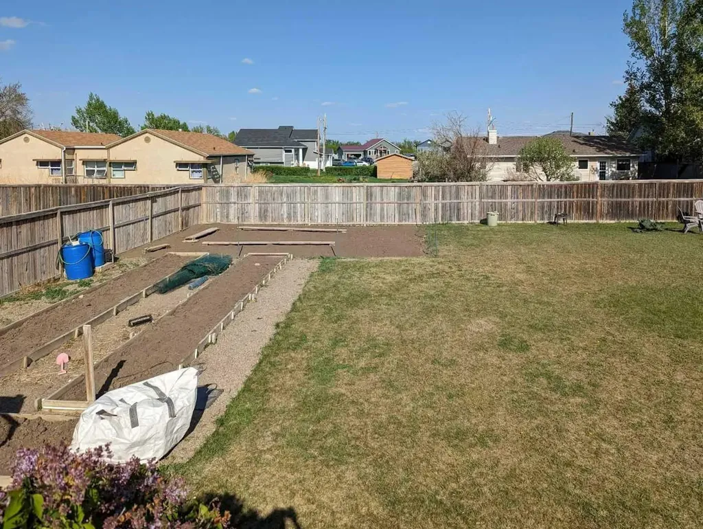 241 N 250 E Raymond AB T0K 2S0