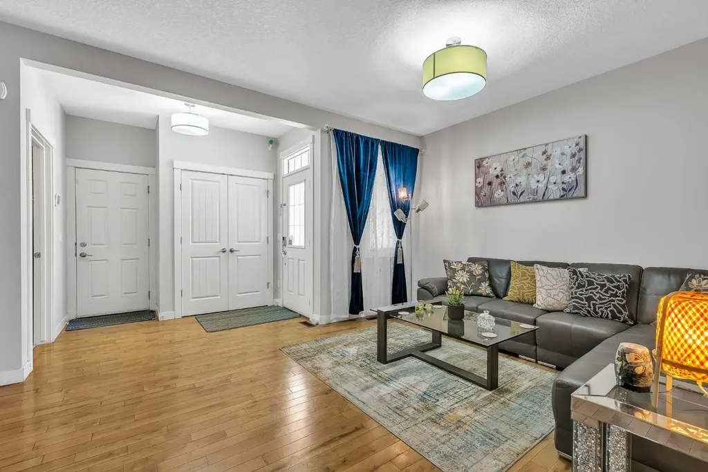 172 Sherwood Square NW Calgary AB T3R 0R8