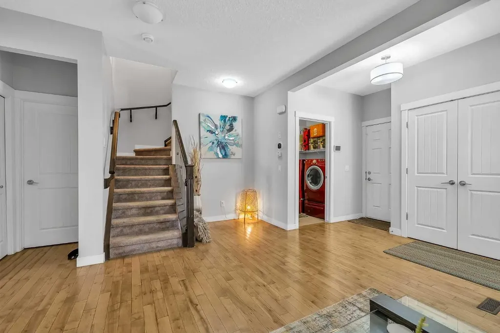 172 Sherwood Square NW Calgary AB T3R 0R8