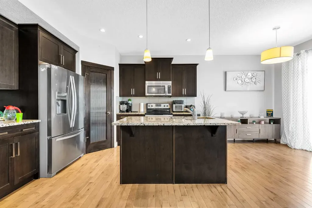 172 Sherwood Square NW Calgary AB T3R 0R8