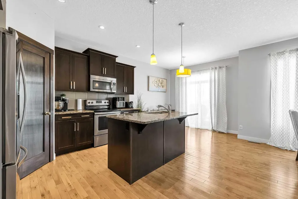 172 Sherwood Square NW Calgary AB T3R 0R8
