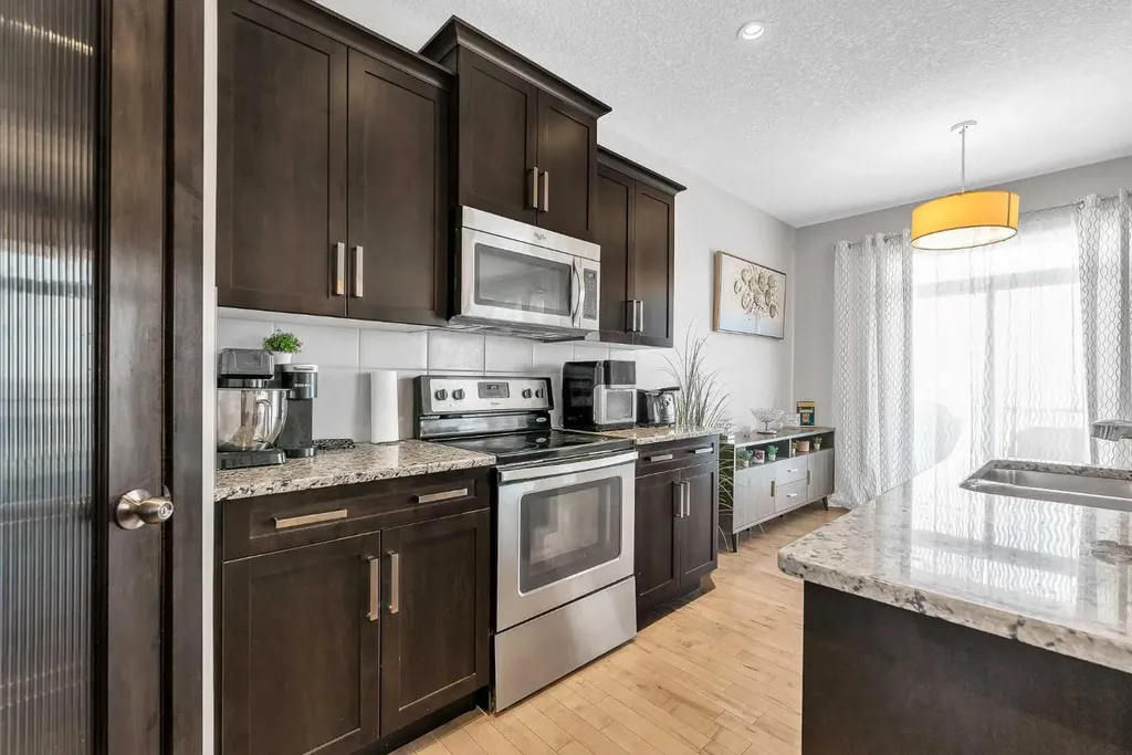 172 Sherwood Square NW Calgary AB T3R 0R8