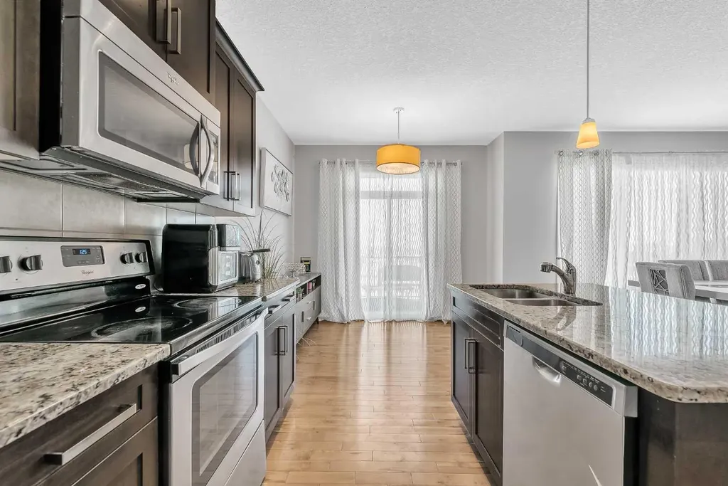 172 Sherwood Square NW Calgary AB T3R 0R8