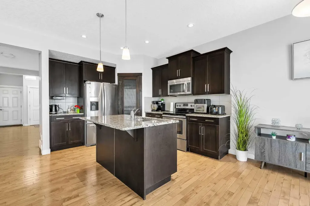 172 Sherwood Square NW Calgary AB T3R 0R8