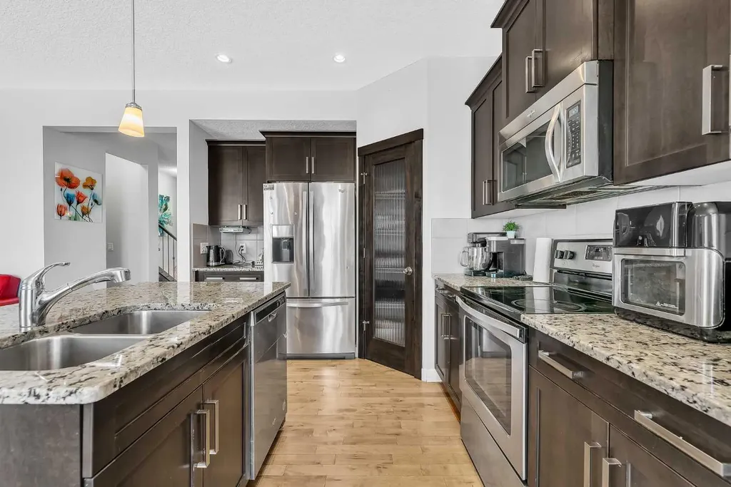 172 Sherwood Square NW Calgary AB T3R 0R8