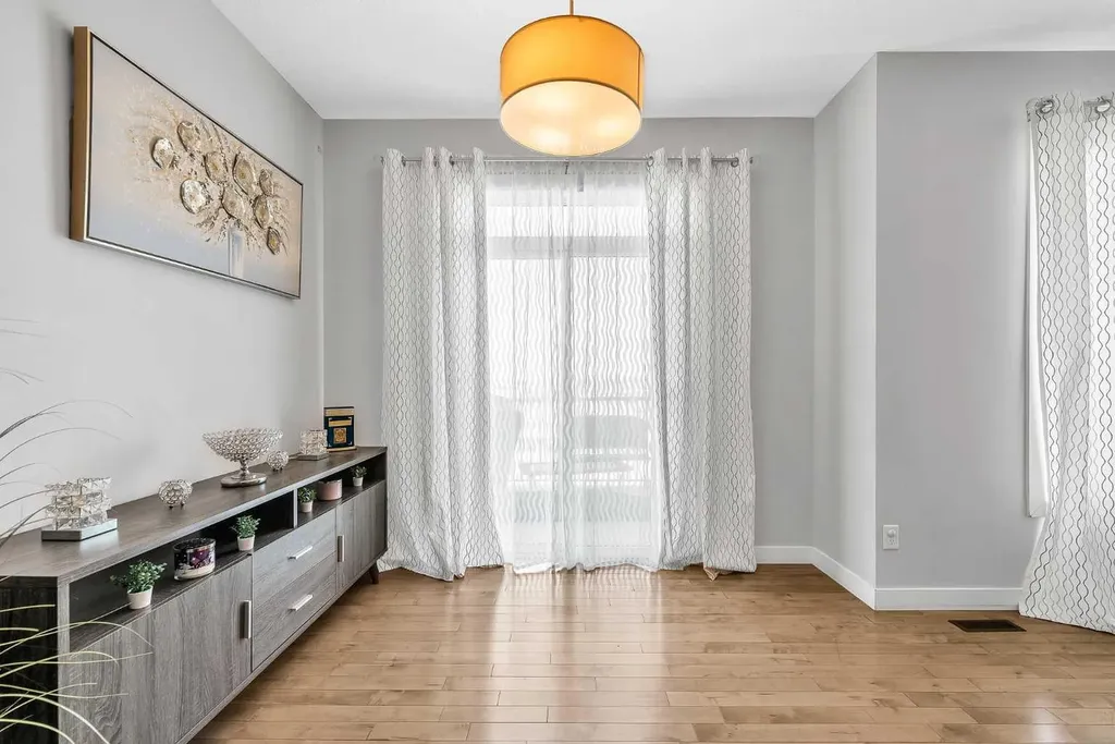 172 Sherwood Square NW Calgary AB T3R 0R8