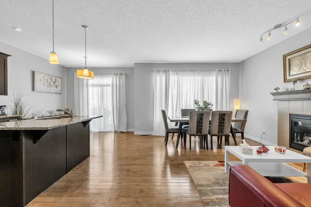 172 Sherwood Square NW Calgary AB T3R 0R8