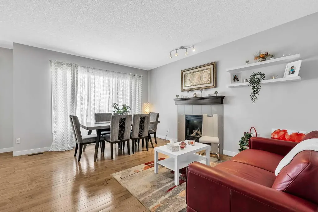 172 Sherwood Square NW Calgary AB T3R 0R8