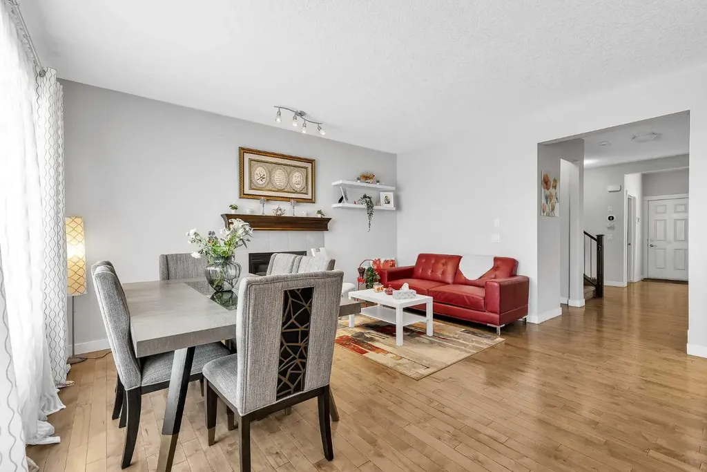 172 Sherwood Square NW Calgary AB T3R 0R8