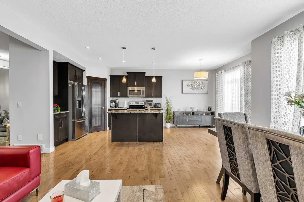 172 Sherwood Square NW Calgary AB T3R 0R8