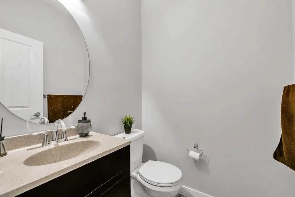 172 Sherwood Square NW Calgary AB T3R 0R8