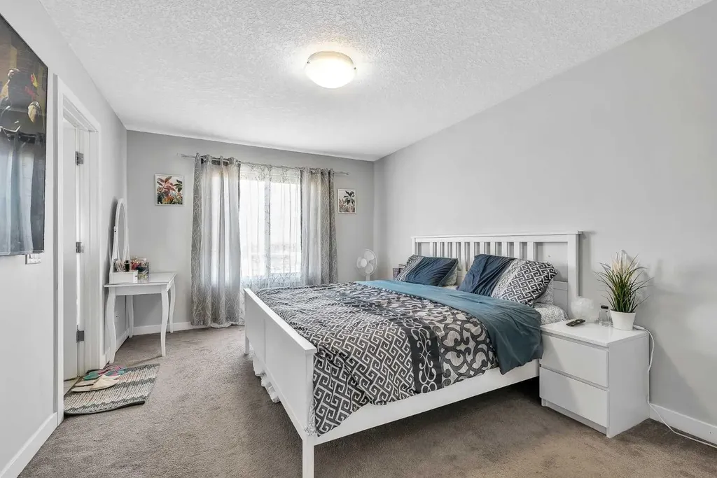 172 Sherwood Square NW Calgary AB T3R 0R8