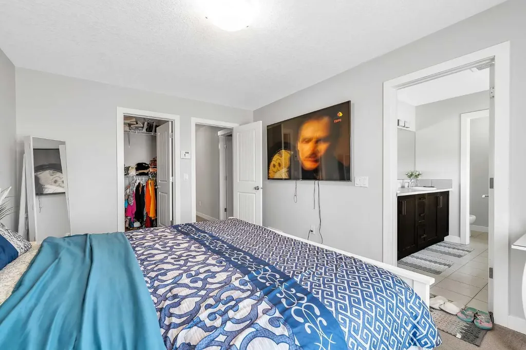 172 Sherwood Square NW Calgary AB T3R 0R8