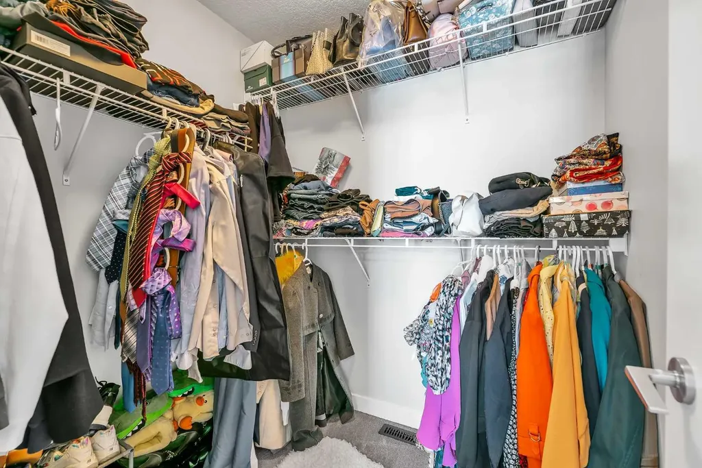 172 Sherwood Square NW Calgary AB T3R 0R8