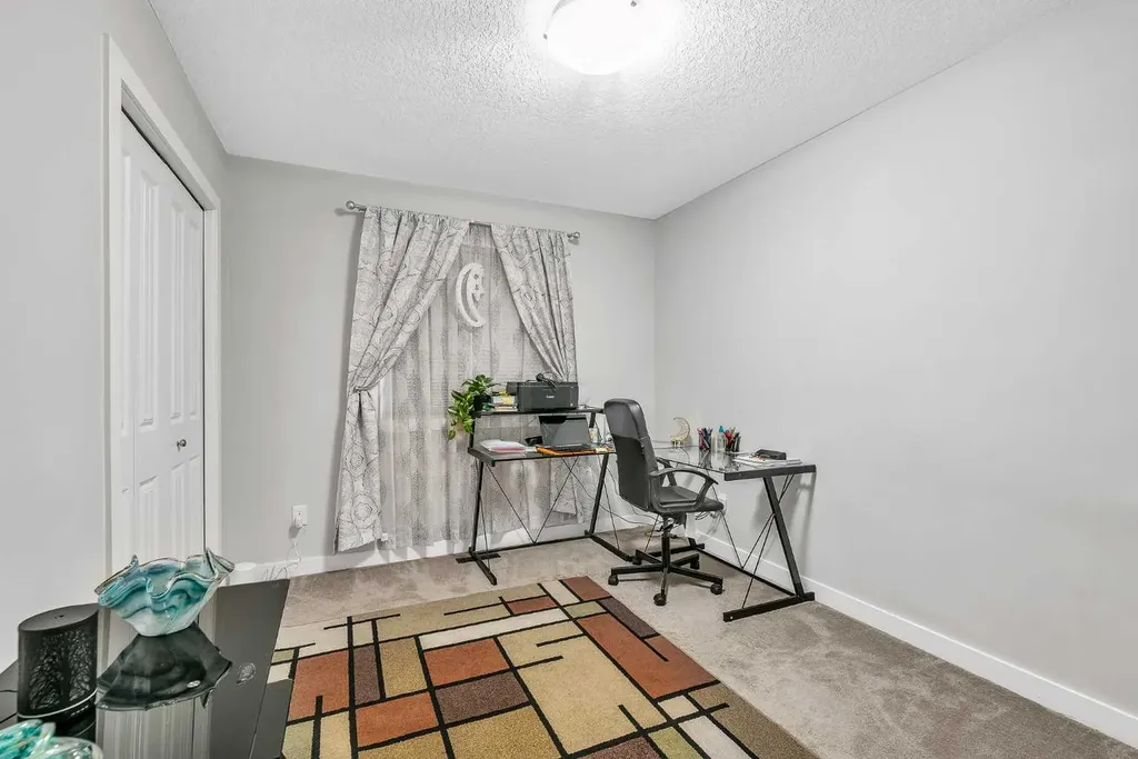 172 Sherwood Square NW Calgary AB T3R 0R8