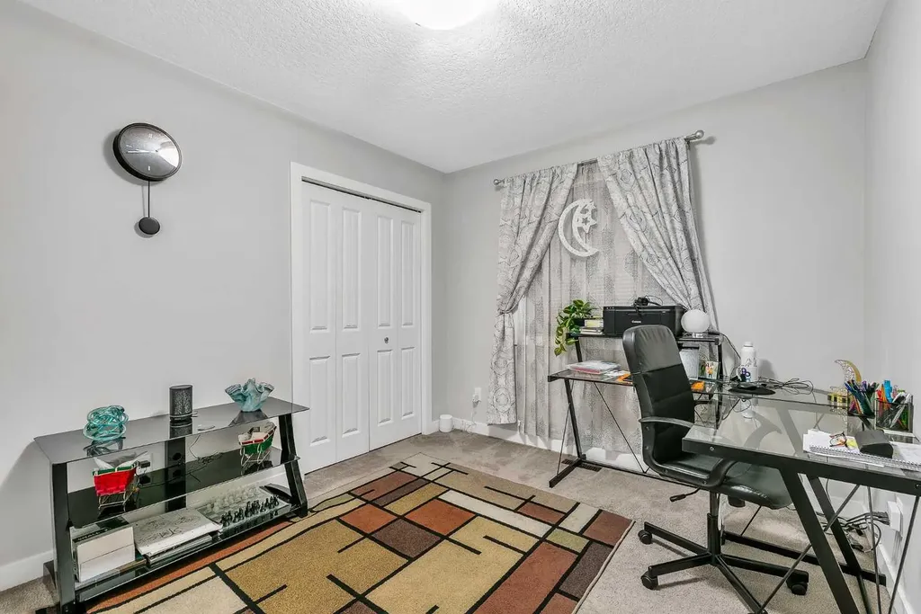 172 Sherwood Square NW Calgary AB T3R 0R8