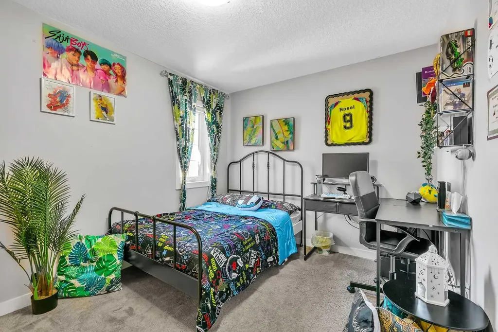 172 Sherwood Square NW Calgary AB T3R 0R8