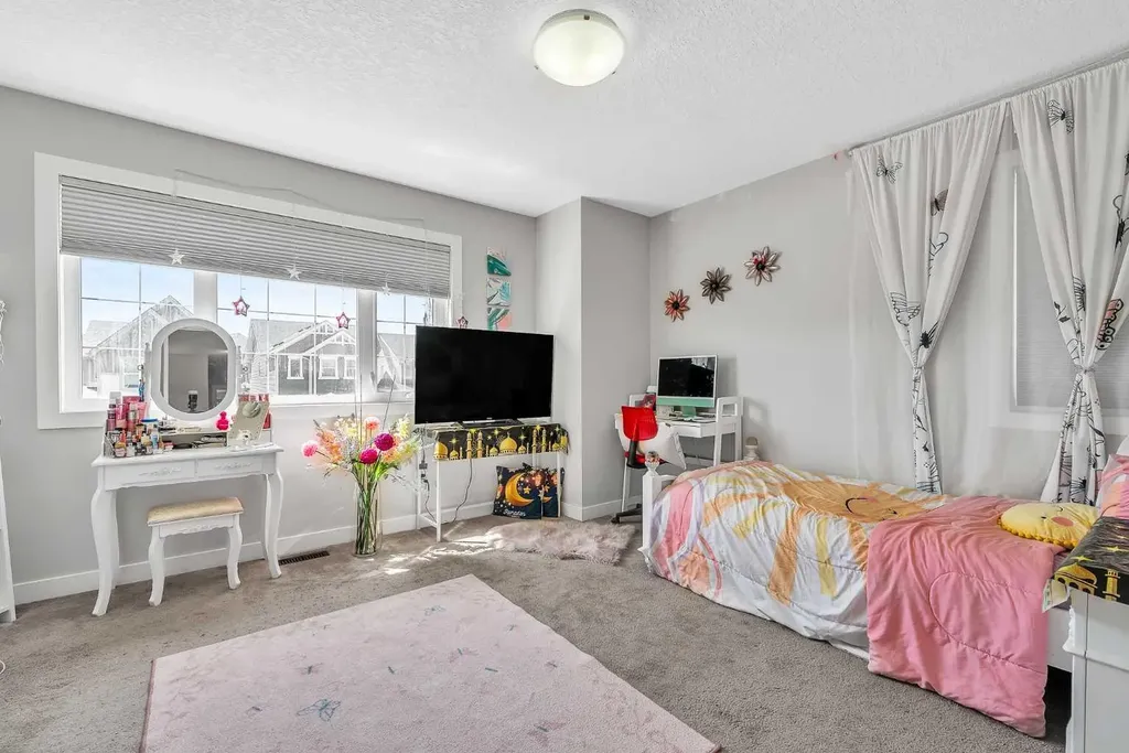 172 Sherwood Square NW Calgary AB T3R 0R8