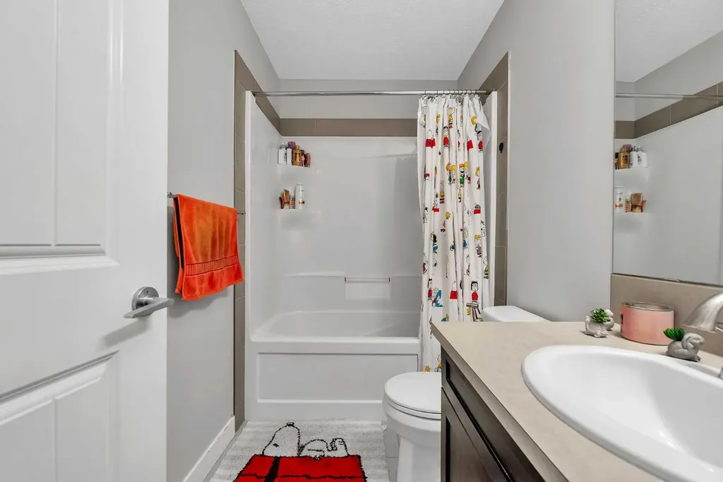 172 Sherwood Square NW Calgary AB T3R 0R8