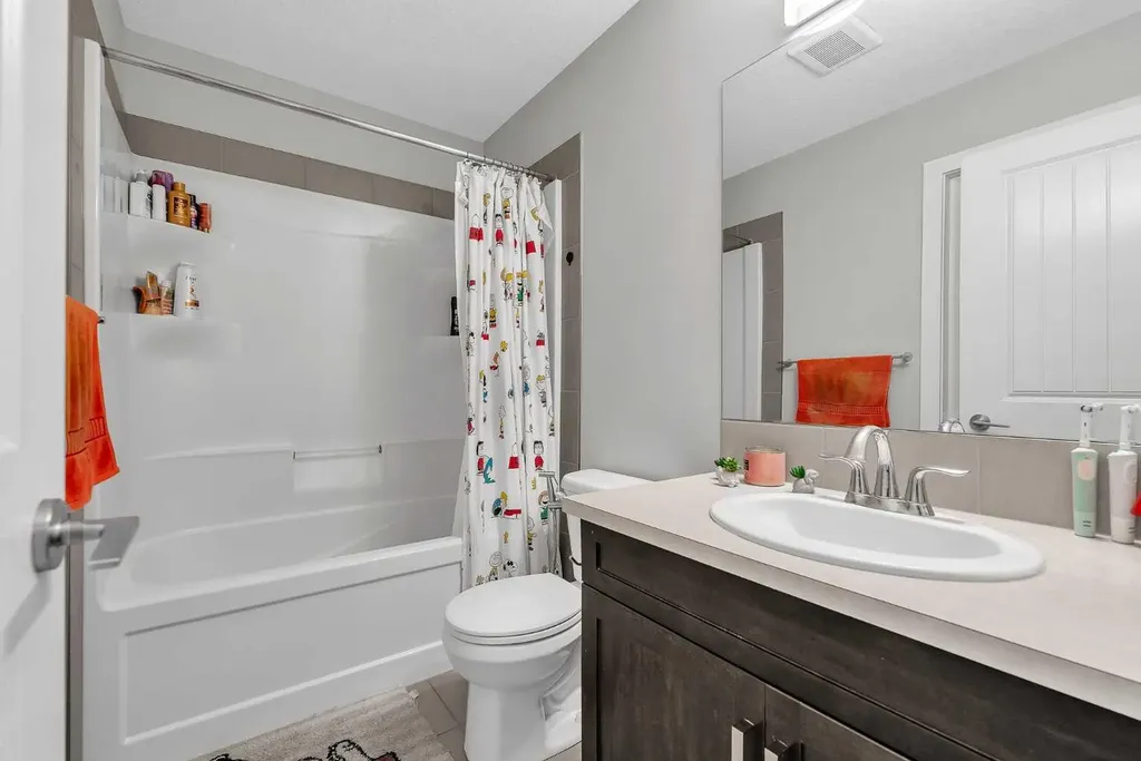 172 Sherwood Square NW Calgary AB T3R 0R8