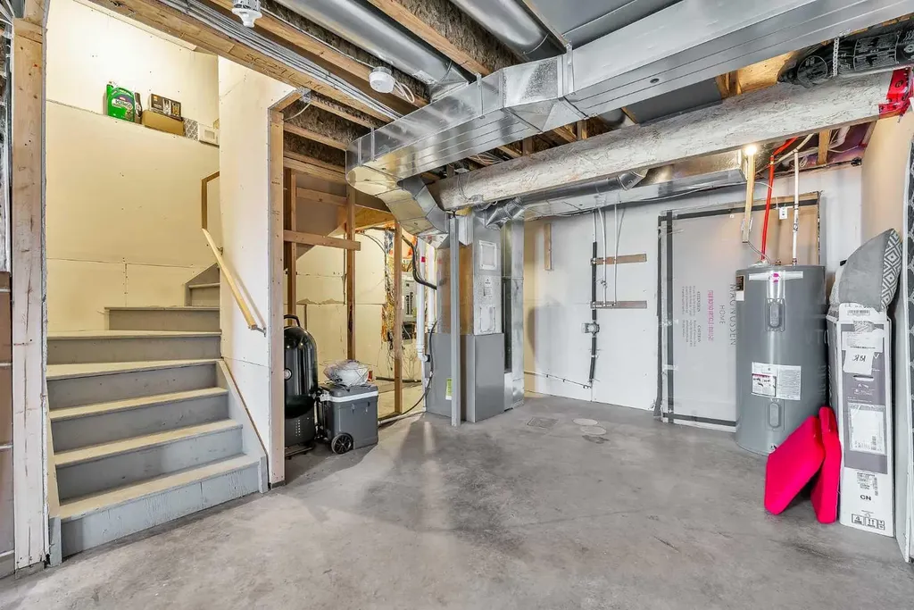 172 Sherwood Square NW Calgary AB T3R 0R8
