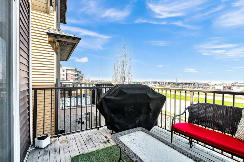 172 Sherwood Square NW Calgary AB T3R 0R8