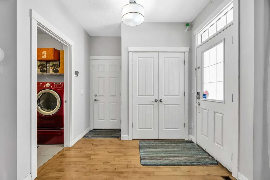 172 Sherwood Square NW Calgary AB T3R 0R8