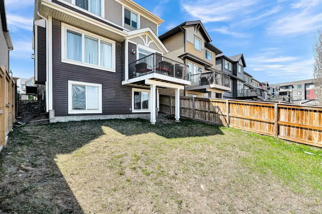 172 Sherwood Square NW Calgary AB T3R 0R8