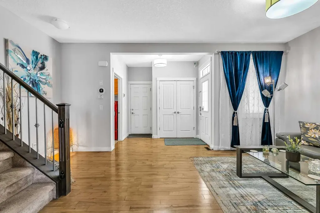 172 Sherwood Square NW Calgary AB T3R 0R8