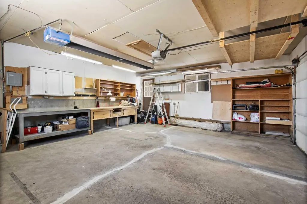 7715 67 Avenue NW Calgary AB T3B 4P2