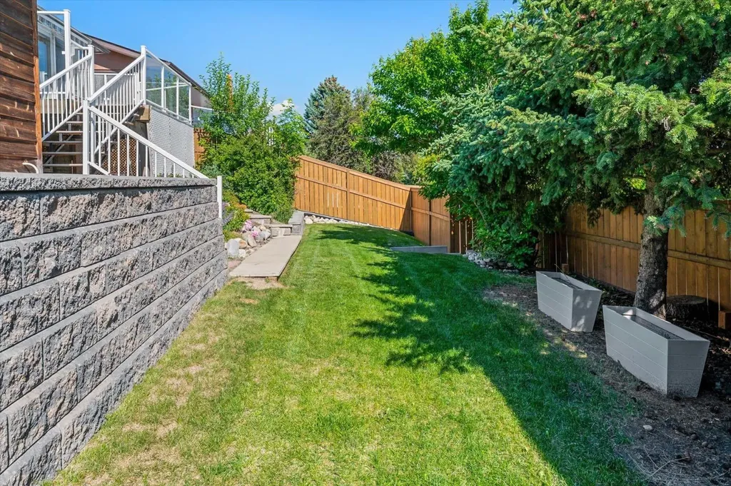 7715 67 Avenue NW Calgary AB T3B 4P2