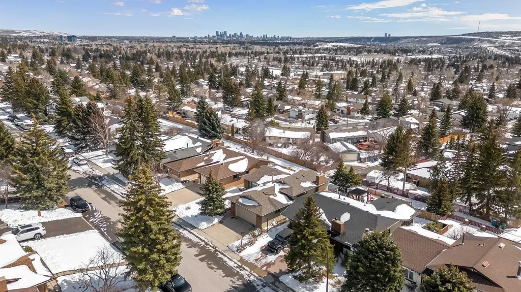 7715 67 Avenue NW Calgary AB T3B 4P2