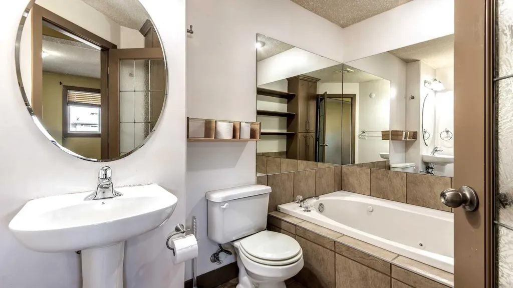 717 4a Street NE Calgary AB T2E 3W1