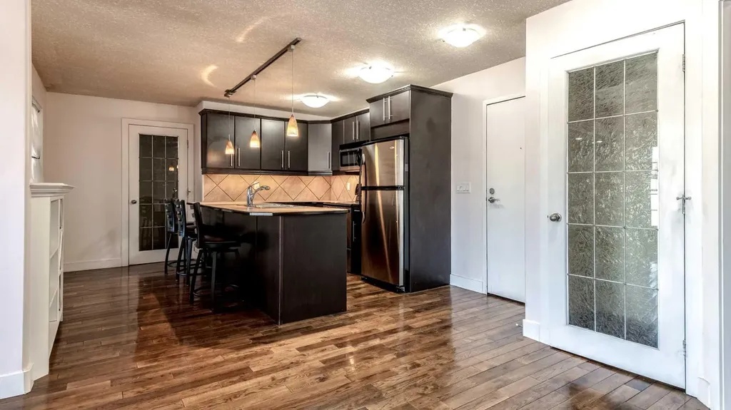 717 4a Street NE Calgary AB T2E 3W1