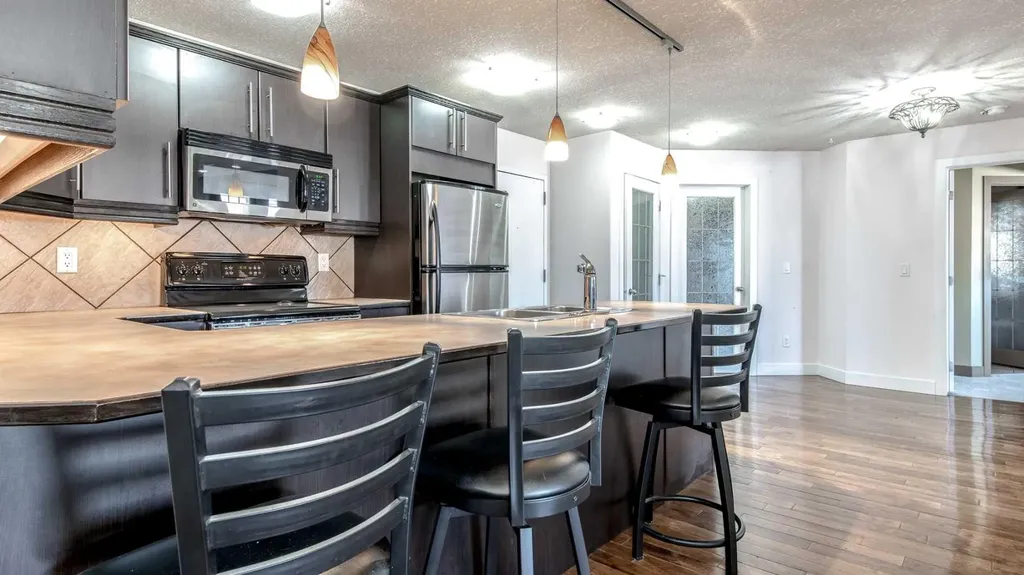 717 4a Street NE Calgary AB T2E 3W1